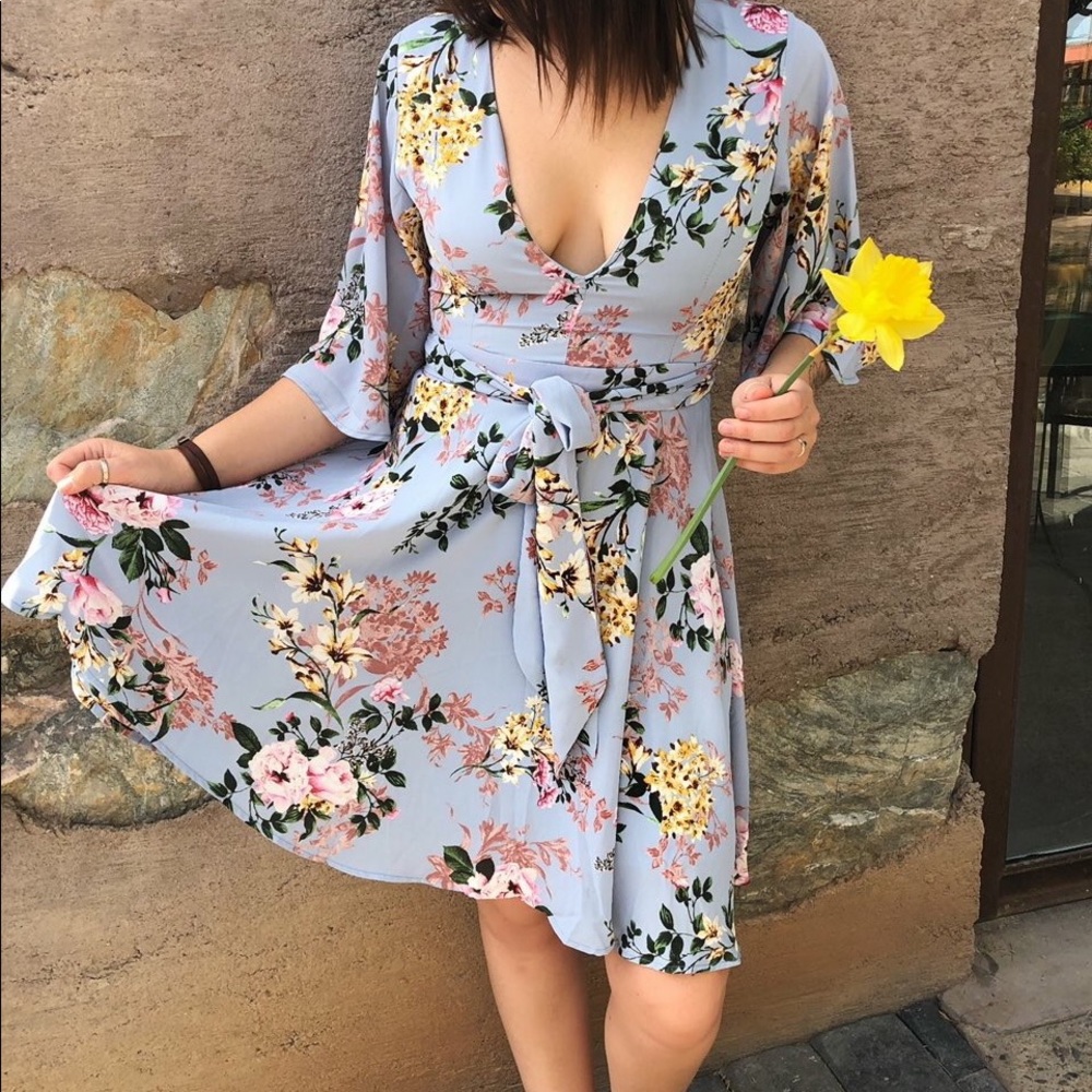 Spring dress with tie